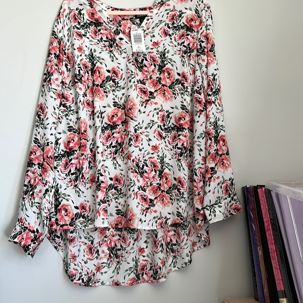 NWT Torrid 2 Peach and Greenish Blouse